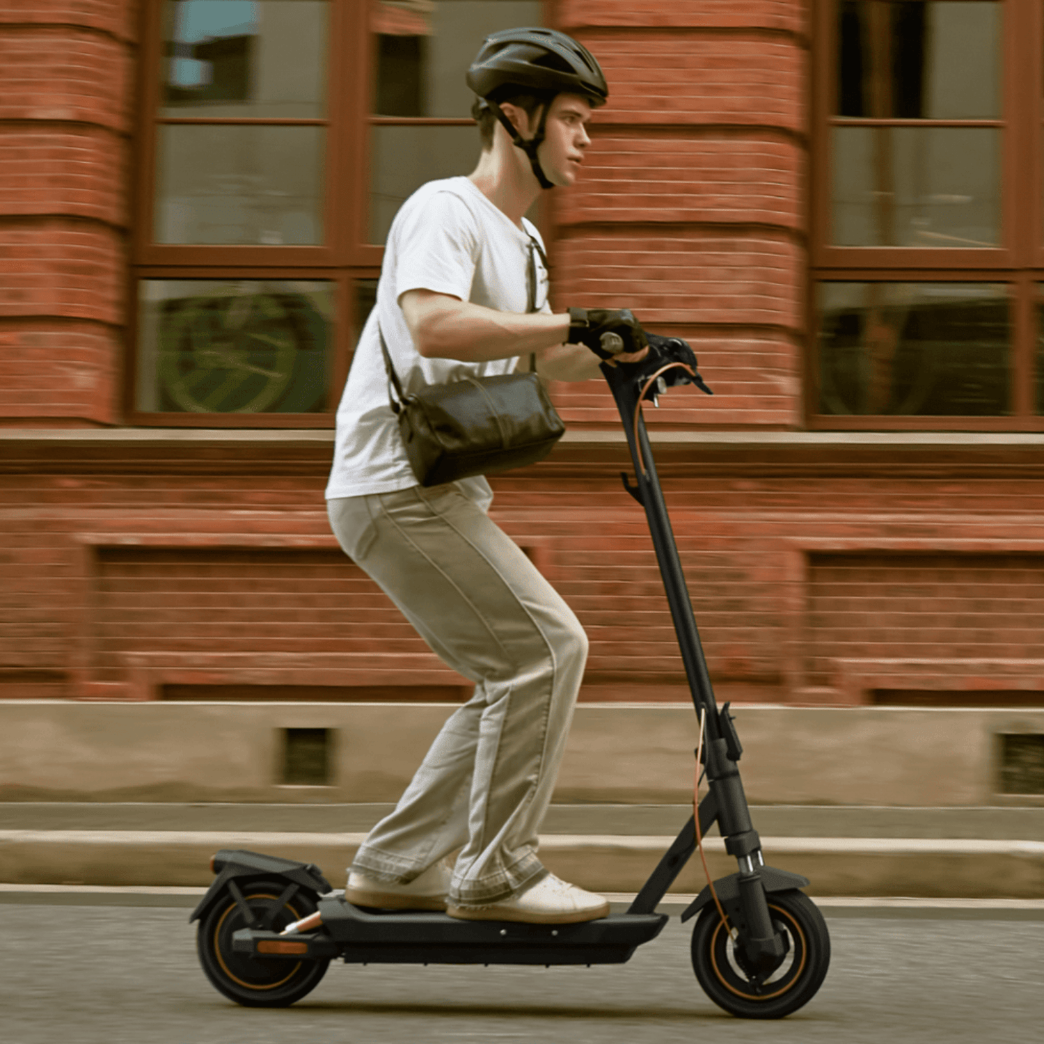 Navee Scooter Eléctrico GT3 Pro Plegable Autonomía 60km Máx 32km/h Neumáticos 10" 1000W Suspensión Cuádruple TCS Negro Open Box - Bestmart