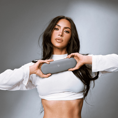 Parlante inalámbrico Beats Pill x Kim Kardashian Gris - Bestmart