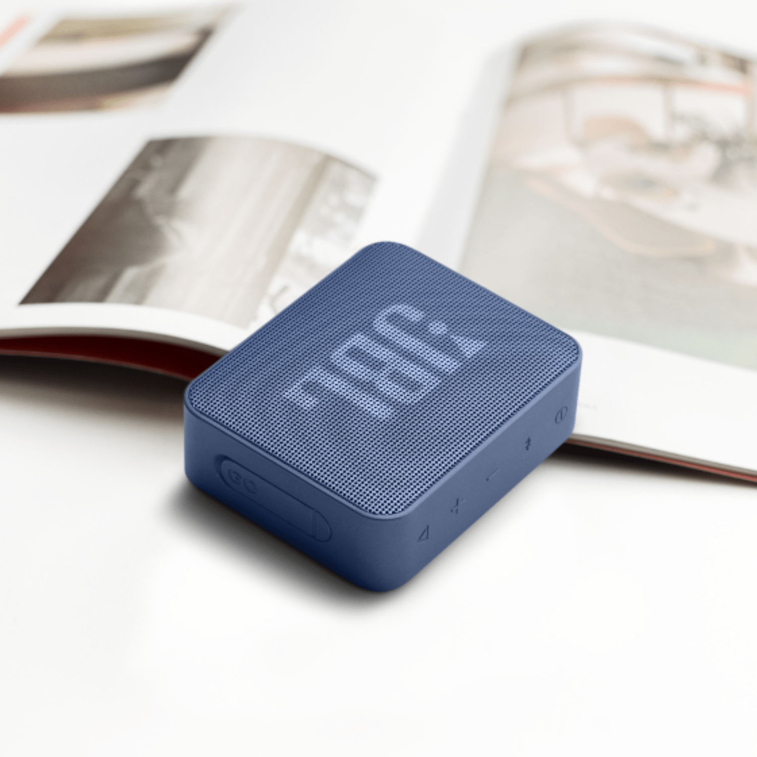 Parlante Portatil JBL GO Essential Rojo - Bestmart