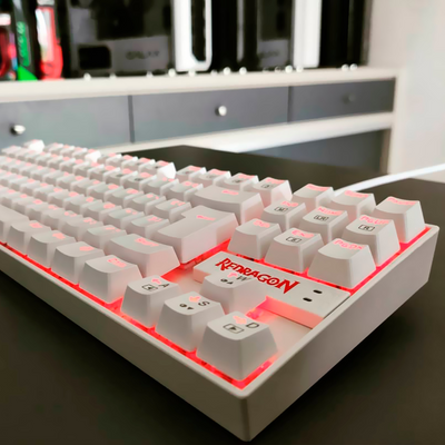 Teclado Gamer Redragon Kumara K552W RGB SP Switch Red Blanco