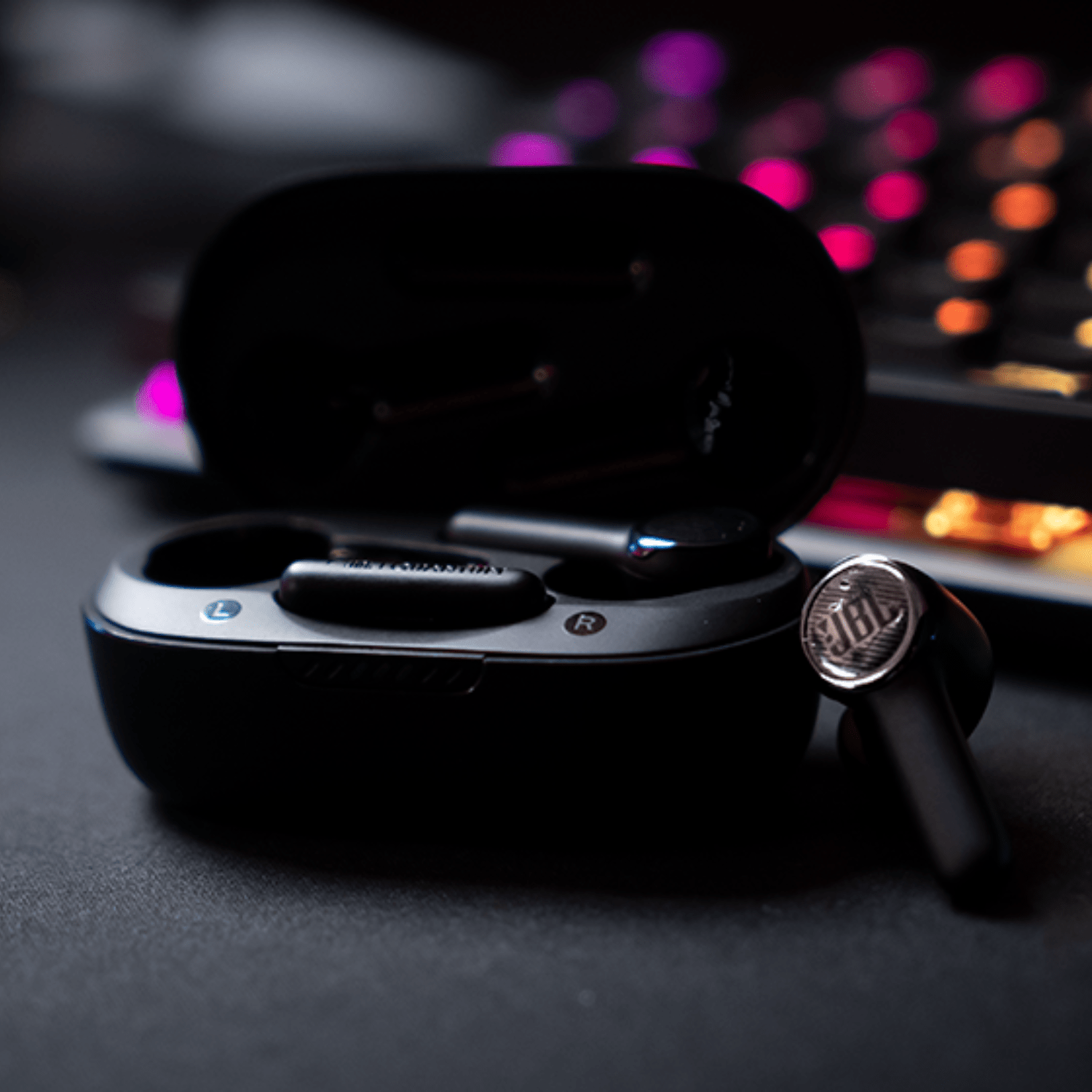 Audífonos JBL Quantum TWS con cancelación de ruido - Negro - Bestmart